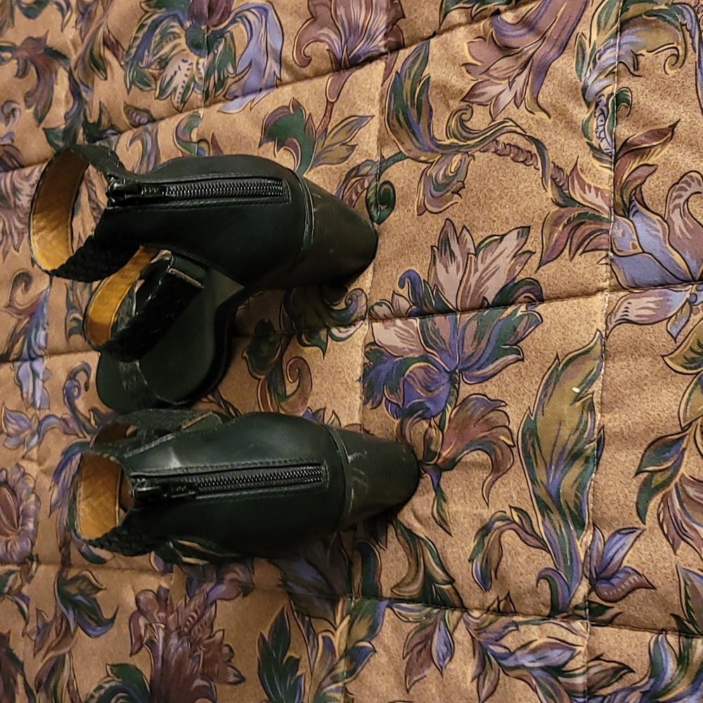 Black Leather Strappy Heels - Picture 4 of 7